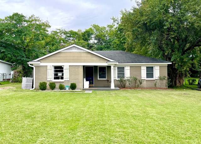 Property at 2129 Meadow Lane Dr, Montgomery, AL 36106, 3 beds, 2 baths