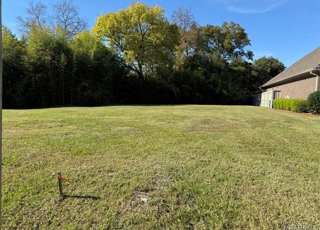 Property at 2512 Crenshaw Close Ct, Montgomery, AL 36106