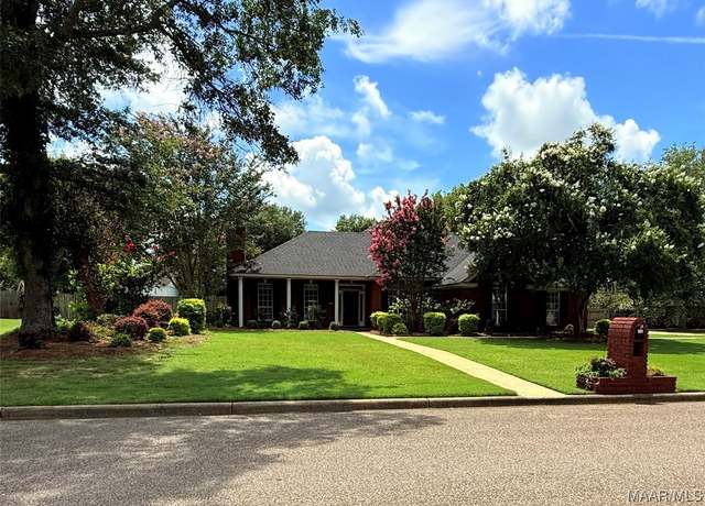 Property at 307 Abington St, Prattville, AL 36066, 4 beds, 2.5 baths