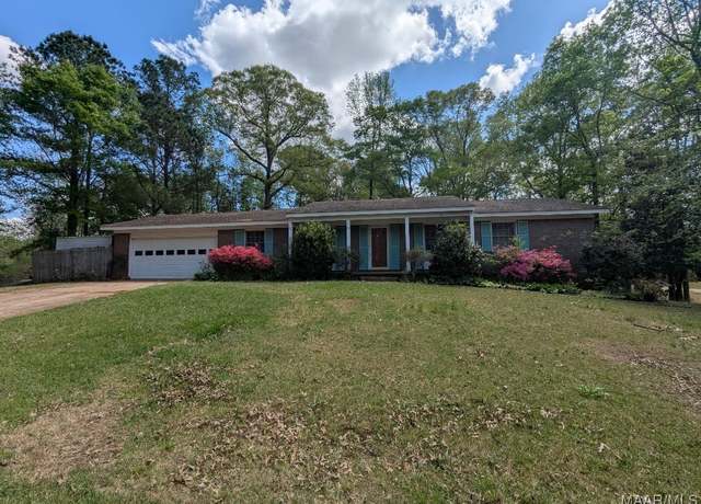 Property at 74 Boxwood Dr, Alexander City, AL 35010, 3 beds, 2 baths