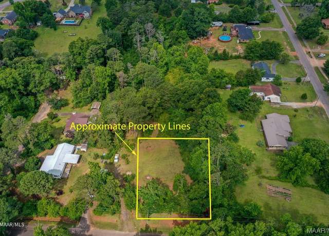 Property at 140 Lee St, Grove Hill, AL 36451