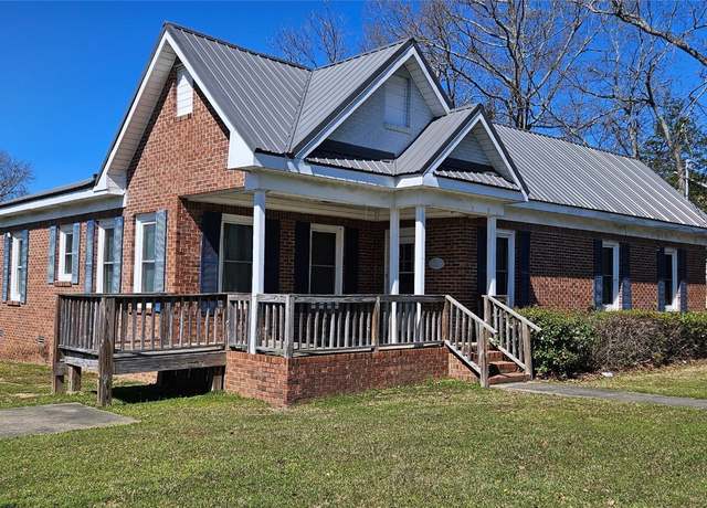 Property at 203 8th St N, Clanton, AL 35045, 4 beds, 2 baths