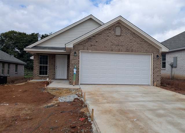Property at 2044 Dawson's Mill Ln, Prattville, AL 36067, 3 beds, 2 baths