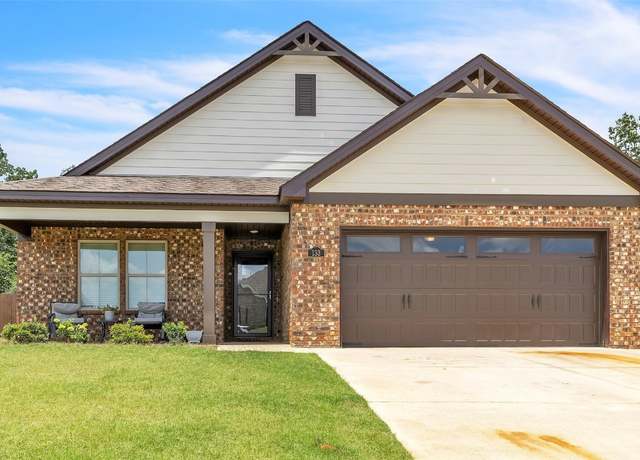 Property at 133 Pedric Dr, Wetumpka, AL 36093, 3 beds, 2 baths