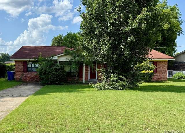 Property at 105 Griffith Ave, Prattville, AL 36066, 4 beds, 2 baths