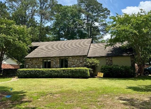 Property at 215 W Castlewood Dr, Selma, AL 36701, 4 beds, 2 baths