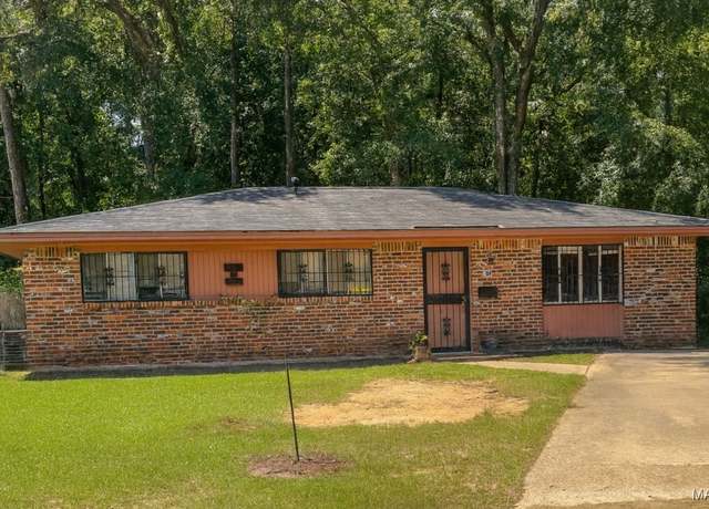 Property at 904 W Lakeshore Dr, Tuskegee, AL 36083, 3 beds, 2 baths