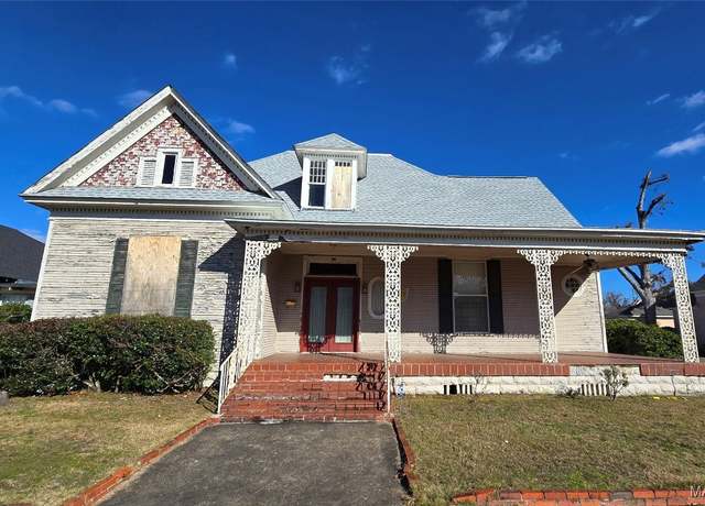 Property at 710 Pettus St, Selma, AL 36701, 3 beds, 2 baths