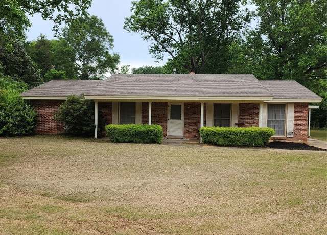 Property at 305 Daphne Ln, Montgomery, AL 36108, 3 beds, 1.5 baths