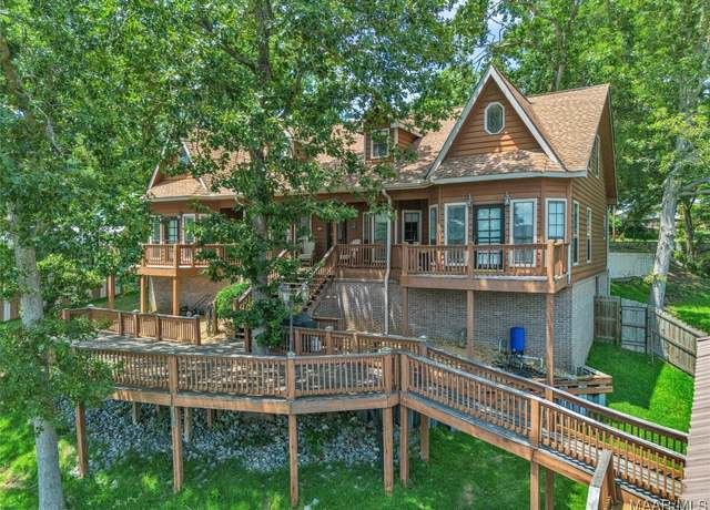 Property at 215 Hickory Rd, Titus, AL 36080, 4 beds, 3 baths