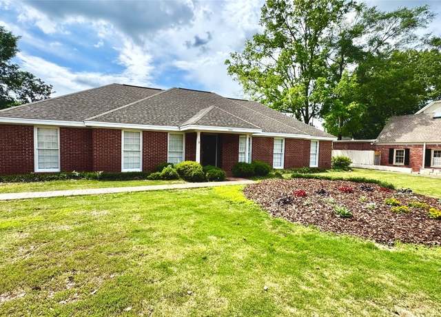 Property at 3000 Old Farm Rd, Montgomery, AL 36111, 4 beds, 2 baths
