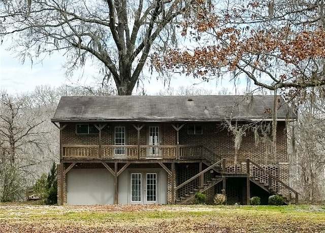Property at 21 Tanglewood Dr, Selma, AL 36701, 4 beds, 3 baths