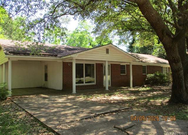 Property at 210 Greenbriar St, Selma, AL 36701, 4 beds, 2 baths
