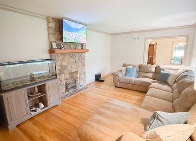 Property at 905 5th Ave N, Clanton, AL 35045, 3 beds, 3 baths