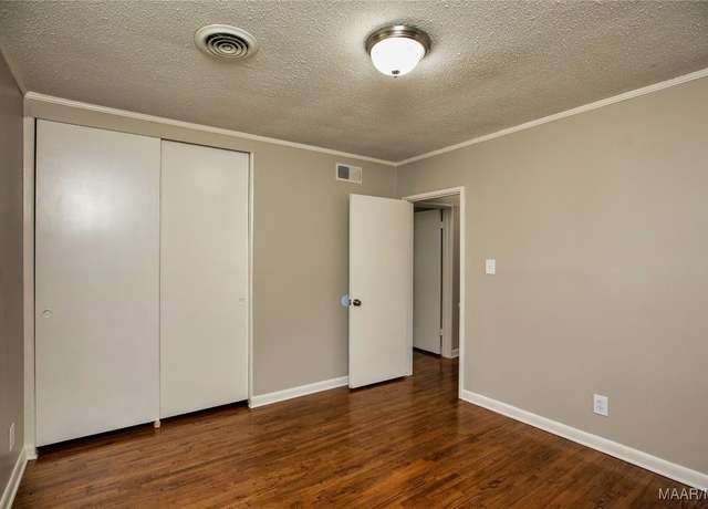 Property at 3829 Chatwood St, Montgomery, AL 36116, 3 beds, 2 baths