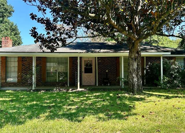 Property at 72 3rd St, Wetumpka, AL 36092, 3 beds, 2 baths