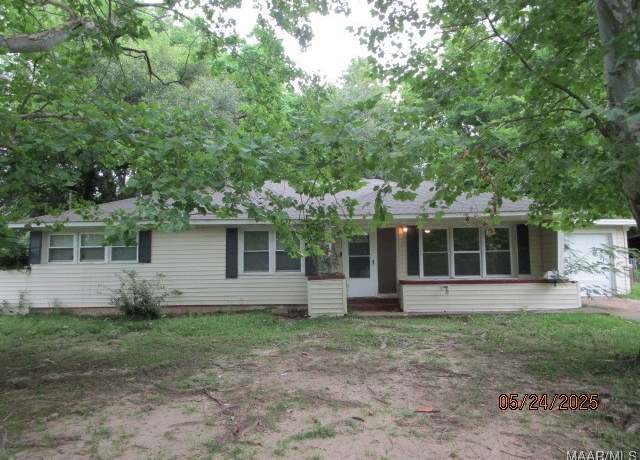 Property at 3707 Bridlewood Dr, Montgomery, AL 36111, 3 beds, 2 baths