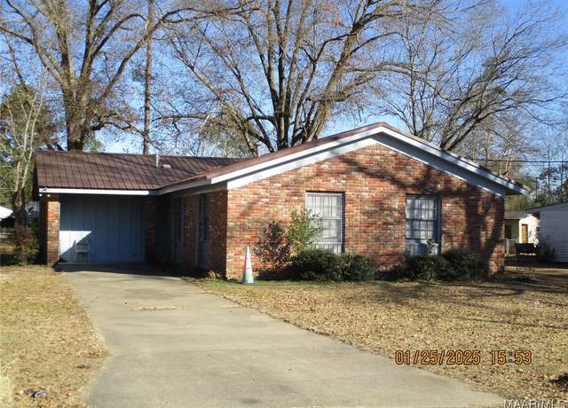 Property at 218 Ramsey Dr, Selma, AL 36701, 3 beds, 2 baths