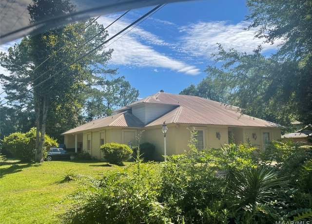 Property at 1904 Tippett Dr, Selma, AL 36701, 4 beds, 3.5 baths