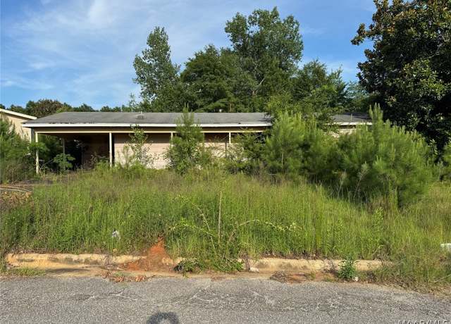 Property at 998 Randolph Cir, Selma, AL 36701, 3 beds, 1.5 baths