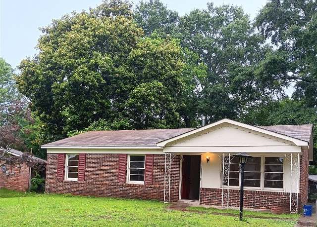 Property at 3215 Fairfax Rd, Montgomery, AL 36109, 3 beds, 1.5 baths