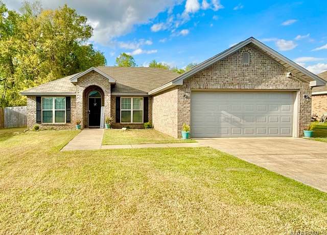 Property at 303 Silver Pointe Dr, Elmore, AL 36025, 4 beds, 2 baths