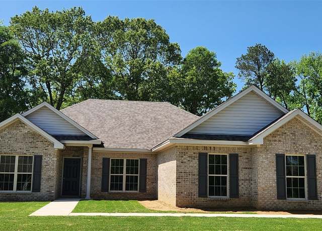 Property at 135 Savannah Ct, Deatsville, AL 36022, 4 beds, 2 baths