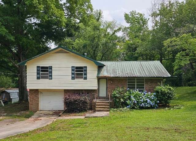 Property at 1018 Hillcrest Dr, Weaver, AL 36277, 3 beds, 2 baths