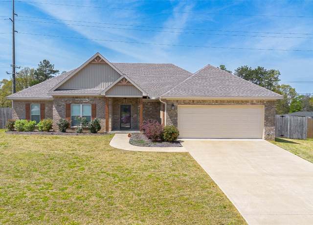 Property at 105 Driftwood Ct, Deatsville, AL 36022, 4 beds, 2 baths