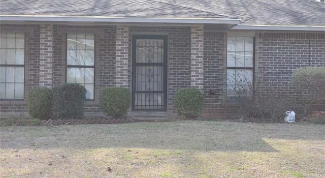 Photo of 727 Saint Martins Dr, Pike Road, AL 36064