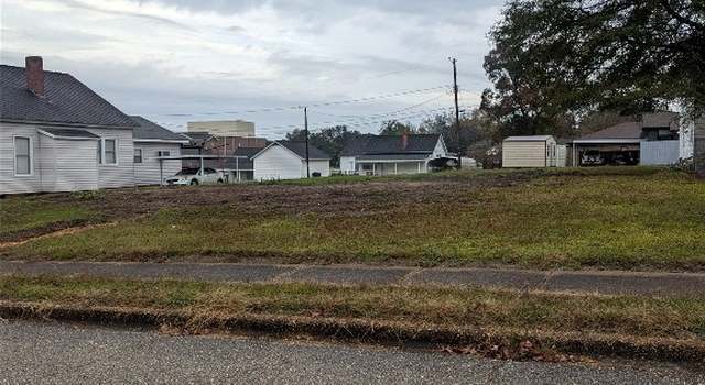 Photo of 402 James St, Tallassee, AL 36078