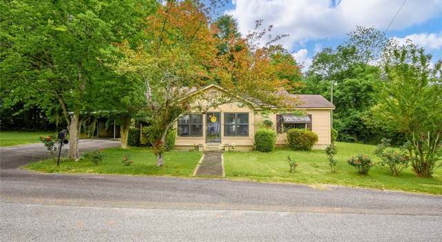 Photo of 110 N Ashurst Ave, Tallassee, AL 36078