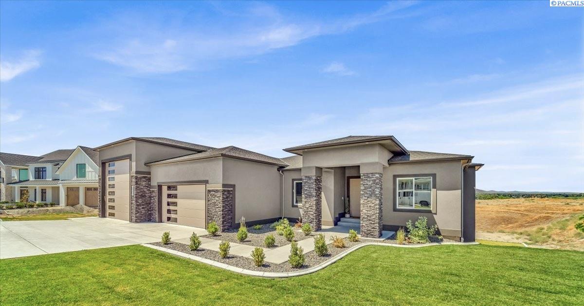 6912 Eagle Crest Dr, Pasco, WA 99301