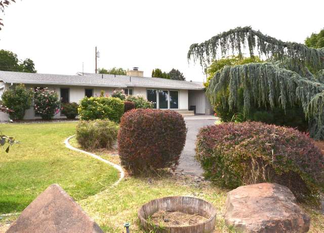 Property at 2328 S Garfield St, Kennewick, WA 99337, 4 beds, 2.5 baths