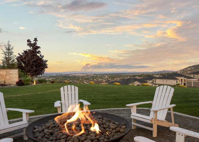 Property at 1425 Meadow Hills Dr, Richland, WA 99352, 3 beds, 3 baths
