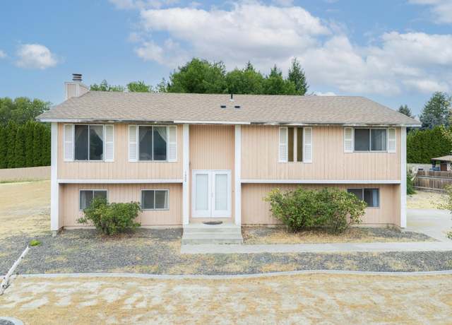 Property at 1300 S Kellogg St, Kennewick, WA 99338, 3 beds, 1.5 baths