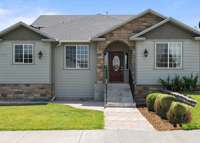Property at 8521 W Canyon Ave, Kennewick, WA 99336, 4 beds, 3.5 baths
