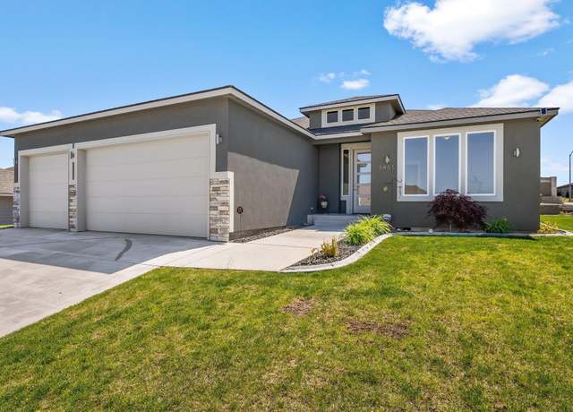 Property at 3461 S Young St, Kennewick, WA 99338, 4 beds, 2 baths