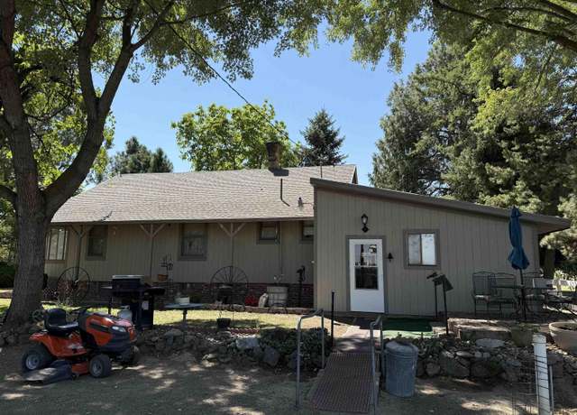 Property at 221 Jackson St, Mabton, WA 98935, 3 beds, 1.5 baths