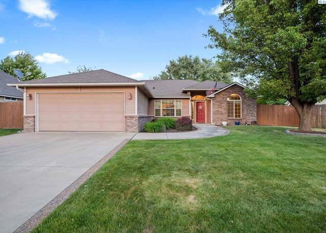 Property at 203 S Montana St, Kennewick, WA 99336, 3 beds, 2 baths