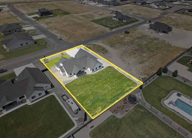 Property at 6537 Lazy B Dr, Pasco, WA 99301, 5 beds, 4 baths