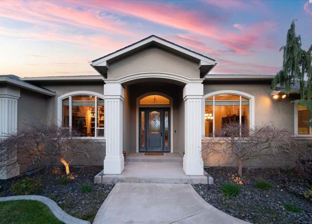 Property at 656 Lago Vista Dr, Richland, WA 99352, 3 beds, 3.5 baths