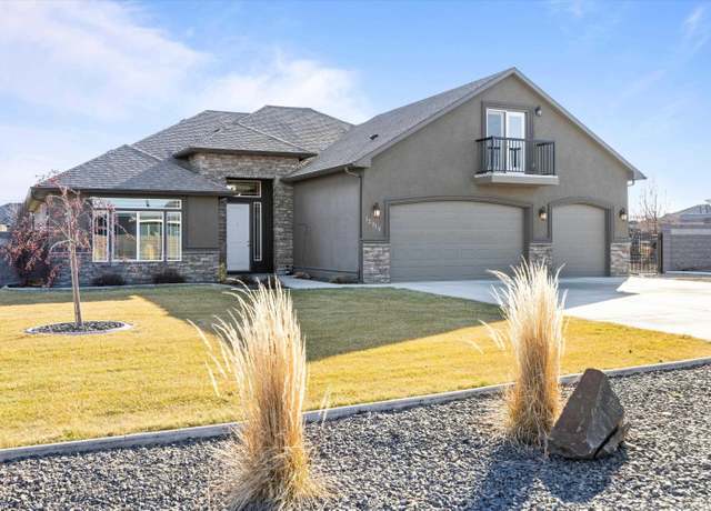 Property at 12018 Rock Creek Dr, Pasco, WA 99301, 3 beds, 3 baths