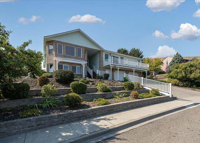 Property at 6009 W 26th Ave, Kennewick, WA 99338, 4 beds, 3 baths
