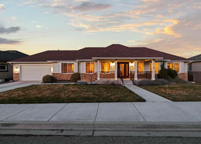 Property at 2204 W 50th Ave, Kennewick, WA 99337, 5 beds, 3 baths
