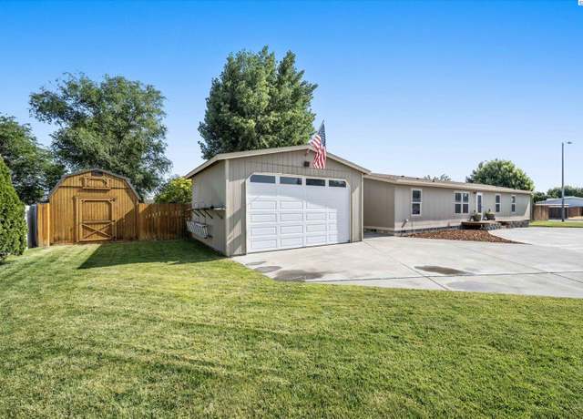 Property at 8510 W Yellowstone Ave, Kennewick, WA 99336, 3 beds, 2 baths