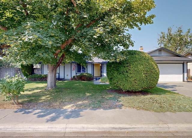 Property at 1812 S Rainier Pl, Kennewick, WA 99337, 3 beds, 0.5 baths