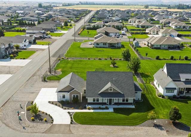 Property at 12410 Jayleen Way, Pasco, WA 99301, 4 beds, 0.5 baths