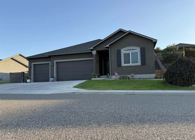 Property at 5769 W 37th Pl, Kennewick, WA 99338, 4 beds, 3 baths