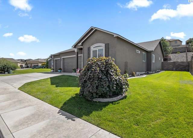 Property at 5769 W 37th Pl, Kennewick, WA 99338, 4 beds, 3 baths